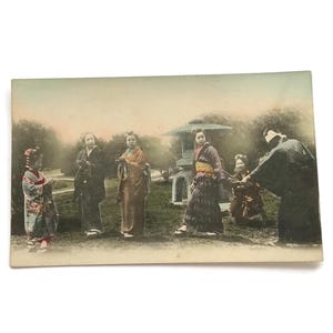 Antike japanische Postkarte – Geisha, handkoloriert, Anfang des 20