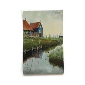Carte postale vintage – Marken, Pays-Bas – Scène de village hollandais coloriée à la main