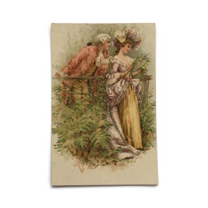 Antike romantische Postkarte – Paar im 18.Jh. in Gartenszene