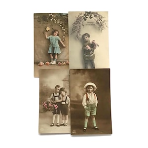 Set di 4 cartoline antiche colorate a mano – Bambini con fiori dei primi anni del 1900 – Cartoline con timbro postale tedesco e olandese