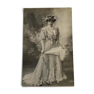 Antica cartolina francese – Elegante signora con parasole – RPPC edoardiana, c.1913