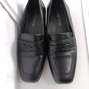 Vintage Italian black genuine Leather Loafers , chunky low heel and Size EU 35/UK 4/ US 6 classic low heel loafers, slip ons , ddp included