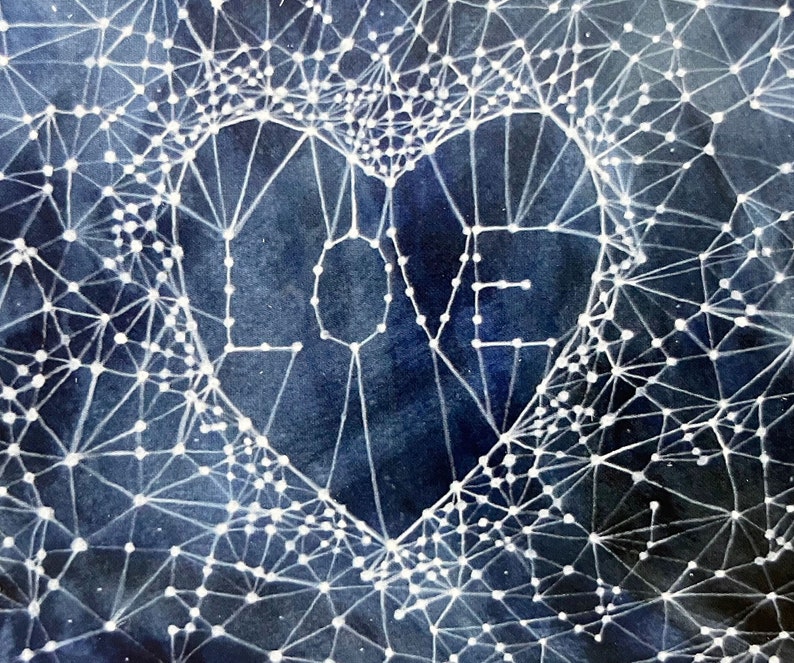 Peut inclure: Une peinture &agrave; l'aquarelle d'un c&oelig;ur blanc en forme de c&oelig;ur compos&eacute; de lignes et de points connect&eacute;s sur un fond bleu fonc&eacute;. Le mot "LOVE" est &eacute;crit en blanc &agrave; l'int&eacute;rieur du c&oelig;ur.