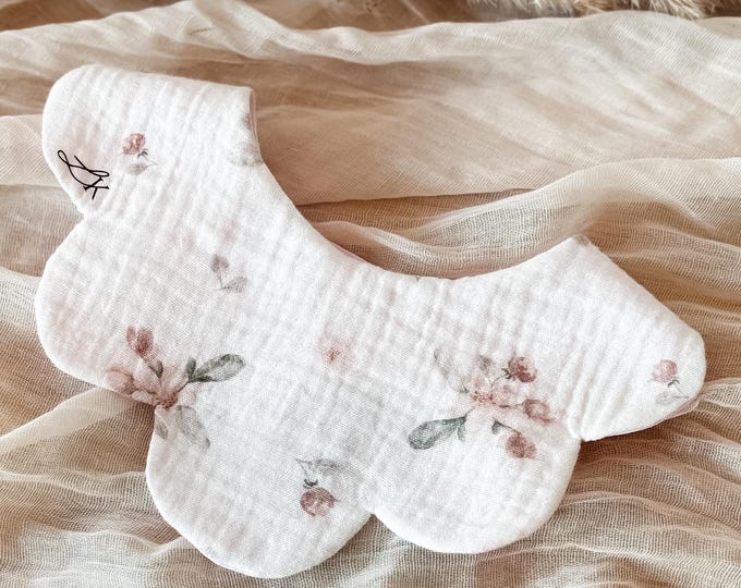 Featured listing image: Hvit smekke med epleblomst i musselin