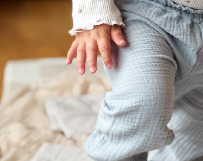 Featured listing image: Babyblå bukse i musselin