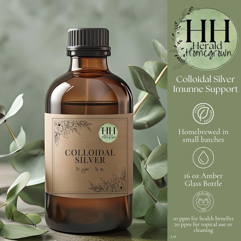 Op de afbeelding: Een bruine glazen fles collo&iuml;daal zilver met een zwarte dop. Het etiket luidt "Collo&iuml;daal Zilver" en "10 ppm 473 ml." De fles is van het merk "Herald Homegrown" en is voor immuunondersteuning.