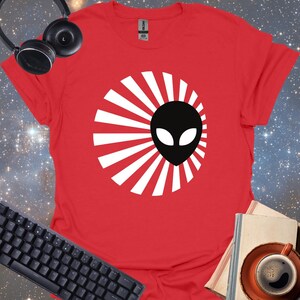 Alien Face Retro Sunburst Unisex T-Shirt, Sci-fi Graphic Tee, Outer Space Shirt, UFO Lover Gift, Galaxy Print Top, Extraterrestrial