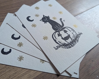 Halloween-vykort med linoleumtryck - katt på pumpa