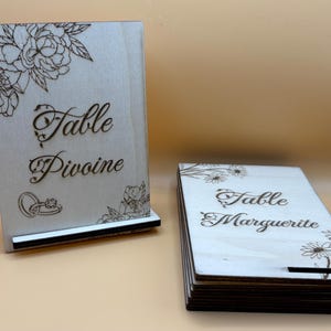 Marque table mariage en bois personnalisé avec design floral – décoration élégante pour plan de table rustique ou champêtre