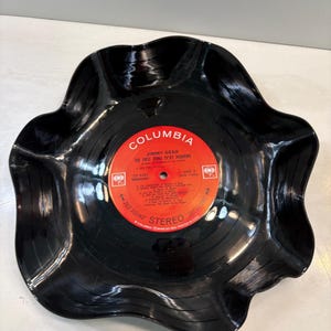 Upcycled Vinyl Record Bowl – Retro LP Decor, Handmade Music Lover Gift, Recycled Album Art Catchall Bowl