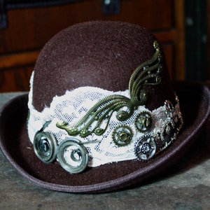 steampunk mini bowler derby hat, brown and cream fascinator, with cogs and clock parts, the engineer