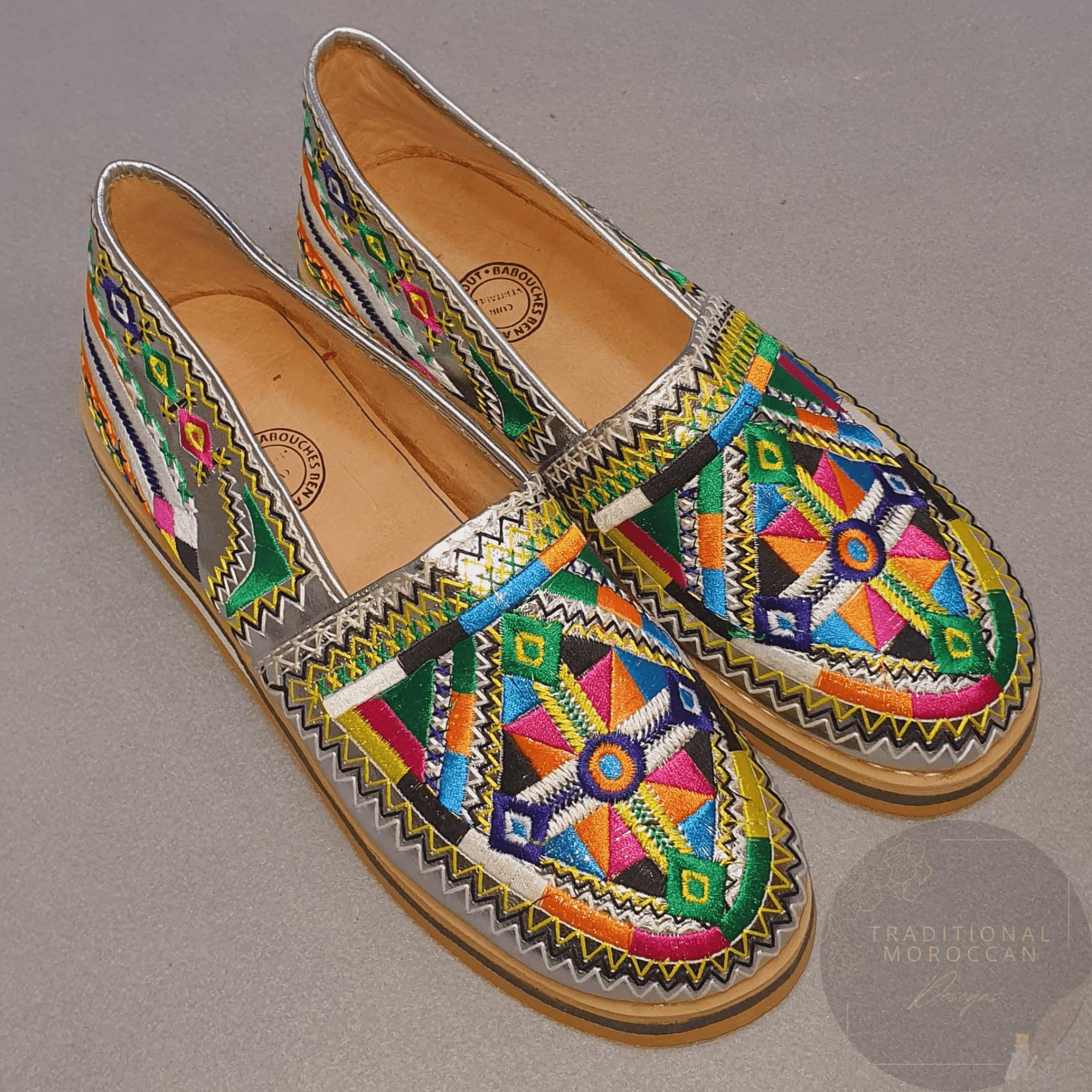 Babouche berbère artisanale marocaine en cuir gris pour femme