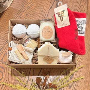 Patchouli Organic Spa Gift Set , Care Package for women, Large Gift Basket for Women,  Organic spa gift set