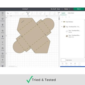 Puede incluir: Un dise&ntilde;o digital para una caja con fondo marr&oacute;n y l&iacute;neas negras. El dise&ntilde;o es para una caja que se puede doblar y ensamblar. El dise&ntilde;o est&aacute; etiquetado como "Svg - Envelope Box - Basic Cut" en la imagen.