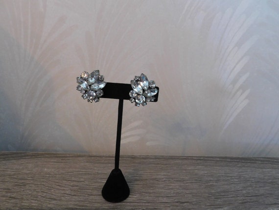 Marquis Marquise and Round Rhinestone Clip on Ear… - image 2