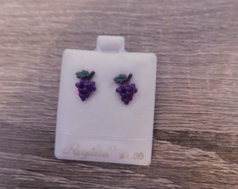 Small Grape Cluster Pierced Earrings Regalia New on Card