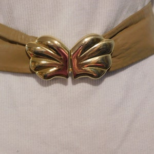 Tan Leather Belt With Gold Buckle Butterfly Clamshell Flower Petals
