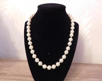 Pearl Necklace with Pearl and Rhinestone Clasp Faux pearl