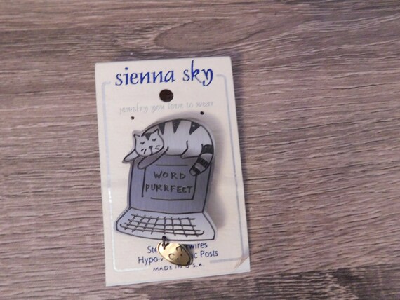 Sienna Sky Computer Pin With Cat and Mouse On Car… - image 1