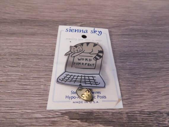 Sienna Sky Computer Pin With Cat and Mouse On Car… - image 2