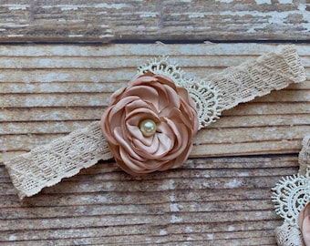 Diadema de encaje para bebé, regalo para baby shower de niña recién nacida con flores rosas y perlas, atuendo para fiesta de cumpleaños de color topo, crema, marfil y champán, estilo vintage simple y elegante.