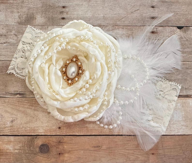 Diadema grande de tela color crema con flores, diadema de rosas extravagante, perlas, plumas, encaje de piedras preciosas, color marfil chamuscado, atuendo para bautizo de concurso de belleza imagen 4