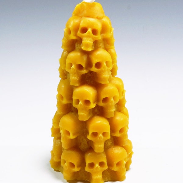 Pila de velas de calavera de cera de abeja, decoración de Halloween, altar de brujería