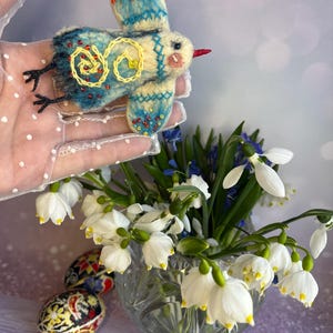 hand-felted wool brooch, jewelry, gift for a woman, wool, embroidery, beads