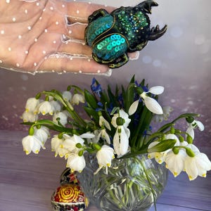 hand-felted wool brooch, jewelry, gift for a woman, wool, embroidery, beads