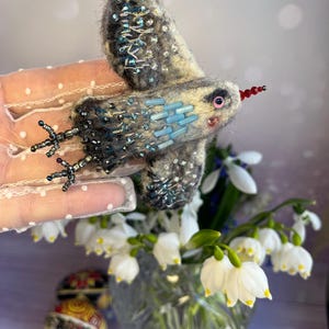 hand-felted wool brooch, jewelry, gift for a woman, wool, embroidery, beads