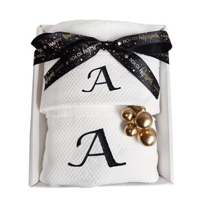 Luxury Monogrammed Bath Towels Set - 2 Pack Cotton Bath & Hand Towel - Birthday Gift for Couples, Men, Women, and Kids - Gift Box Towels Set