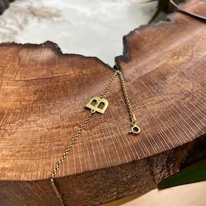 Pulsera con inicial, pulsera con inicial personalizada, pulsera con inicial personalizada, regalo de cumpleaños, regalo personalizado, idea de regalo personalizada, dama de honor