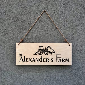 Custom Farm Sign – Personalized Tractor Wooden Sign – Rustic Birch Outdoor Plaque – Engraved Farmhouse Decor – Gift for Farmers