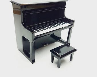 Miniature Classic Upright Piano Black – Handmade Glossy Display Piano for Collectors, Diorama & Photography