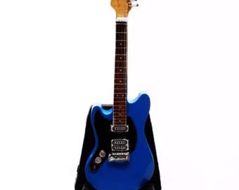 Grunge-Era Blue Miniature Guitar – 1:12 Scale