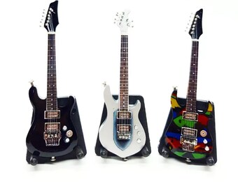 Juego de 3 guitarras eléctricas en miniatura de estilo abstracto a escala 1/12