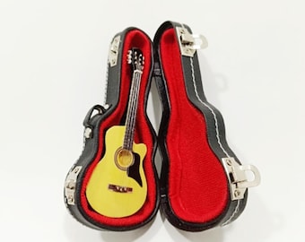 Chitarra acustica TS in miniatura con custodia – fatta a mano, scala 1:12