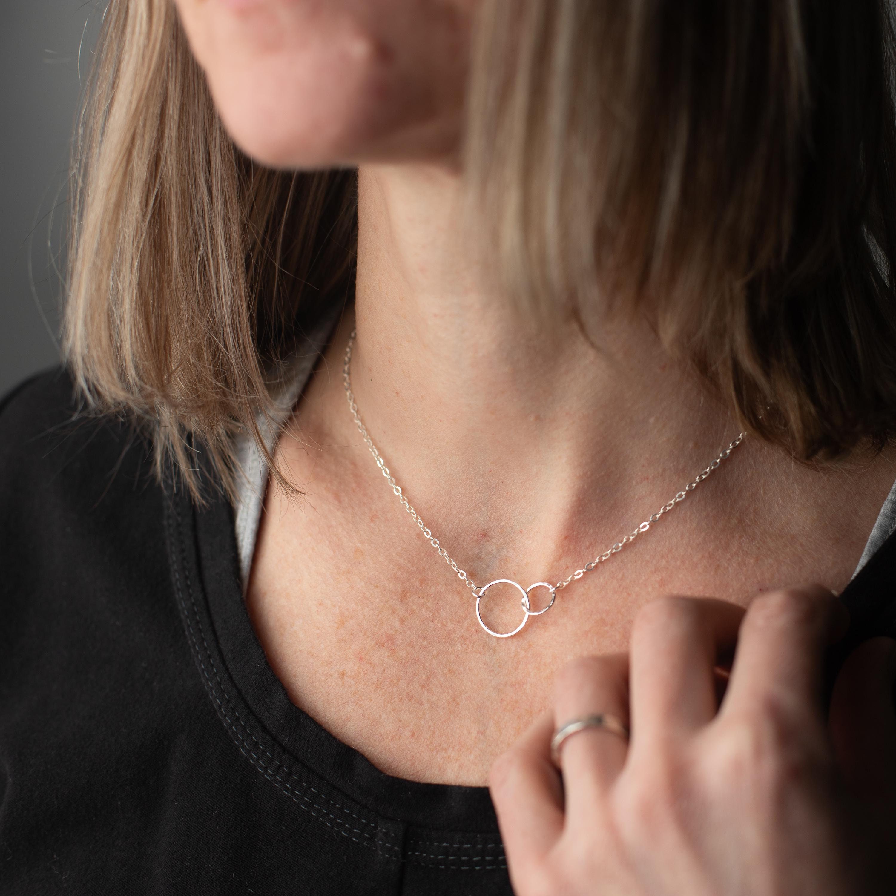 ネックレス・ペンダント LAZY DAWN double rings necklace Double Circle Necklace, Interlocking Circle Necklace, Dainty