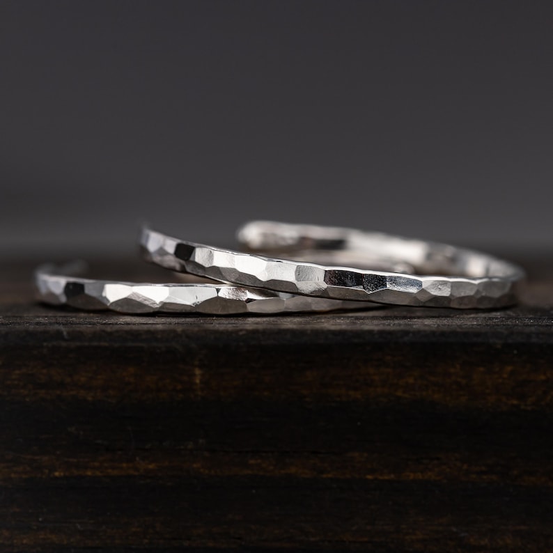 1.25" Handmade Argentium Sterling Silver Hoop Earrings: Hammer Textured Thick Hoops with Post Back Bild 4