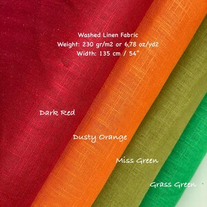 K&ouml;nnte beinhalten: Vier gefaltete Lagen aus gewaschenem Leinenstoff in Dunkelrot, staubigem Orange, Miss-Gr&uuml;n und Grasgr&uuml;n. Der Text lautet: Washed Linen Fabric, Weight: 230 gr/m2, Width: 135 cm, Dark Red, Dusty Orange, Miss Green, Grass Green.