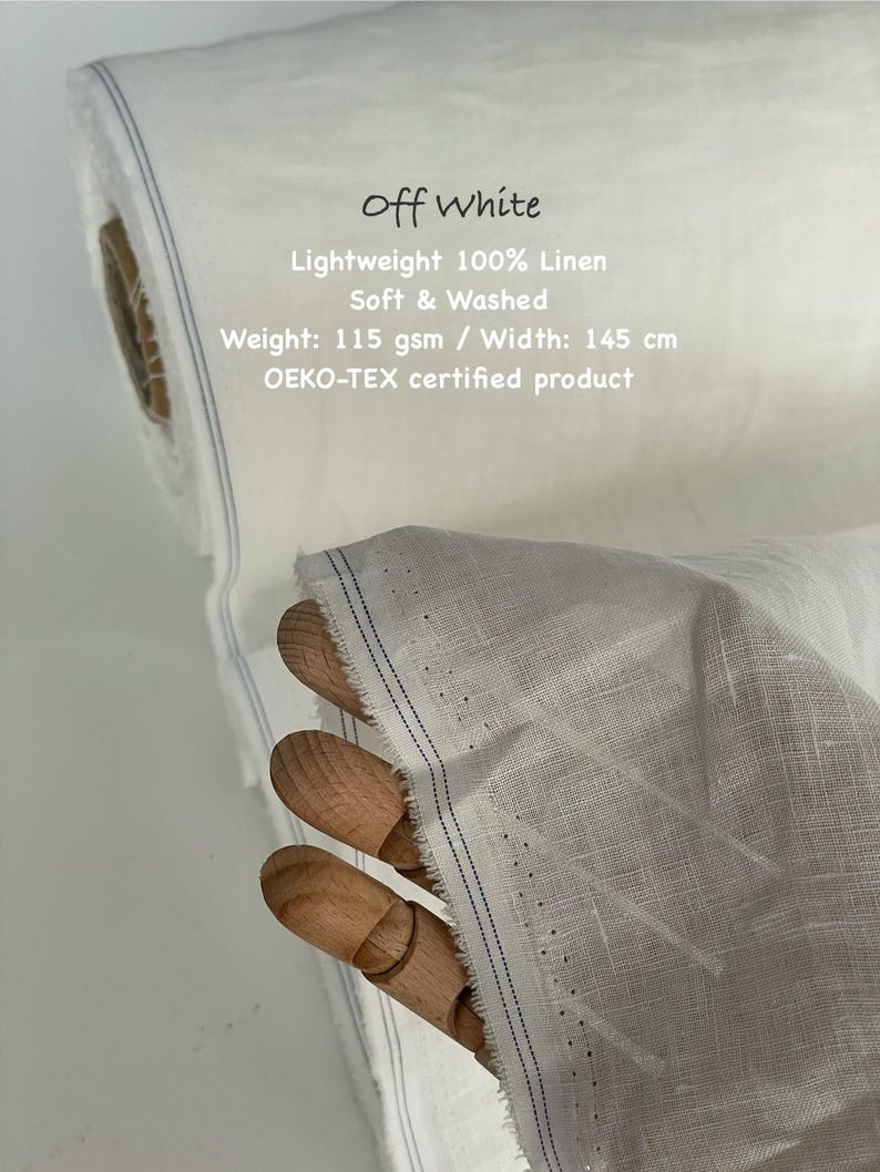 Puede incluir: Rollo de tela de lino 100% ligero y blanquecino. La tela es suave, lavada y con certificaci&oacute;n OEKO-TEX. El ancho es de 145 cm. El texto de la imagen dice "Off White, Lightweight 100% Linen, Soft & Washed."