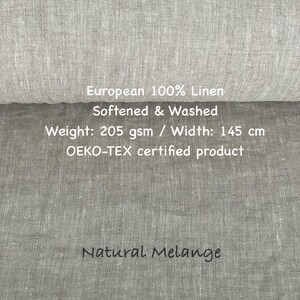 Może przedstawiać: Rolka naturalnego melanżowego europejskiego lnu 100%, zmiękczanego i pranego. Tekst głosi: European 100% Linen, Softened & Washed, Weight: 205 gsm / Width: 145 cm, OEKO-TEX certified product, Natural Melange. Tkanina ma wyraźną, teksturowaną strukturę splotu.