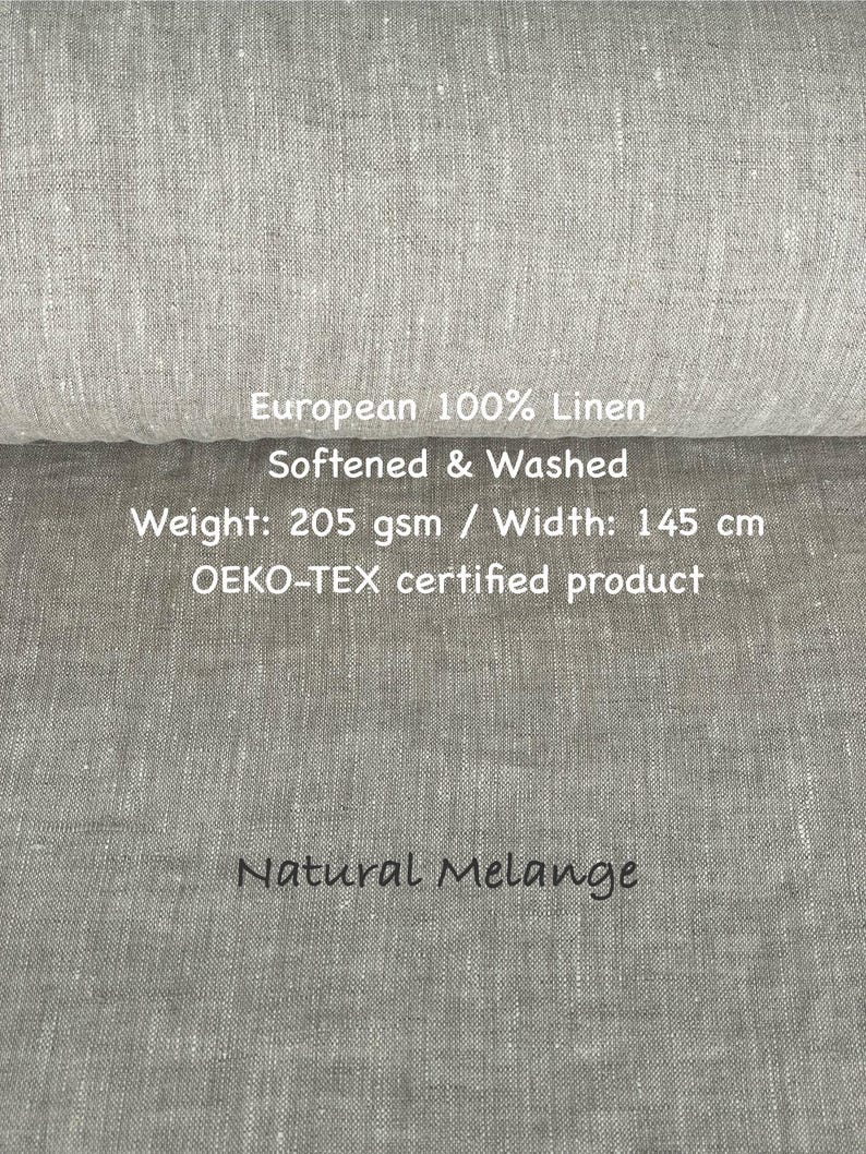 Może przedstawiać: Rolka naturalnego melanżowego europejskiego lnu 100%, zmiękczanego i pranego. Tekst głosi: European 100% Linen, Softened & Washed, Weight: 205 gsm / Width: 145 cm, OEKO-TEX certified product, Natural Melange. Tkanina ma wyraźną, teksturowaną strukturę splotu.