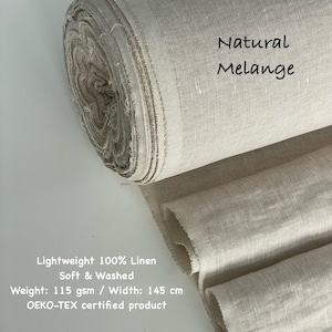 Puede incluir: Un rollo de tela de lino melange natural. La tela es ligera, suave y lavada. El ancho es de 145 cm. El texto en la imagen dice "Lightweight 100% Linen, Soft & Washed, Weight: 115 gsm / Width: 145 cm, OEKO-TEX certified product."