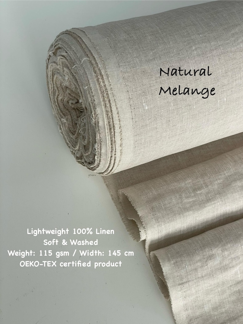 Puede incluir: Un rollo de tela de lino melange natural. La tela es ligera, suave y lavada. El ancho es de 145 cm. El texto en la imagen dice "Lightweight 100% Linen, Soft & Washed, Weight: 115 gsm / Width: 145 cm, OEKO-TEX certified product."
