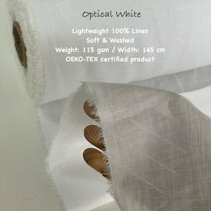Puede incluir: Rollo de tela de lino 100% blanco &oacute;ptico, ligero. La tela es suave y lavada, con un peso de 115 g/m&sup2; y un ancho de 145 cm. El texto "Optical White" se muestra en la imagen. Producto certificado OEKO-TEX.