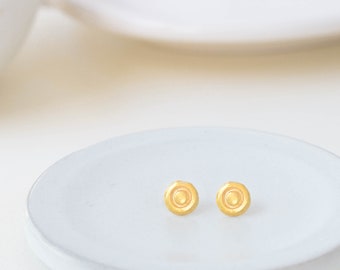 Round gold studs