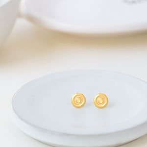 Round gold studs image 1