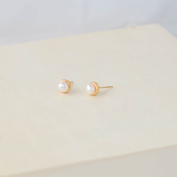 small pearl stud earrings