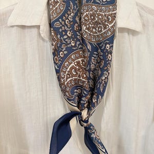 Foulard Vintage Country Casuals 100% Soie Bleu/gris - Neuf Sans étiquette, Carré, Toutes Saisons